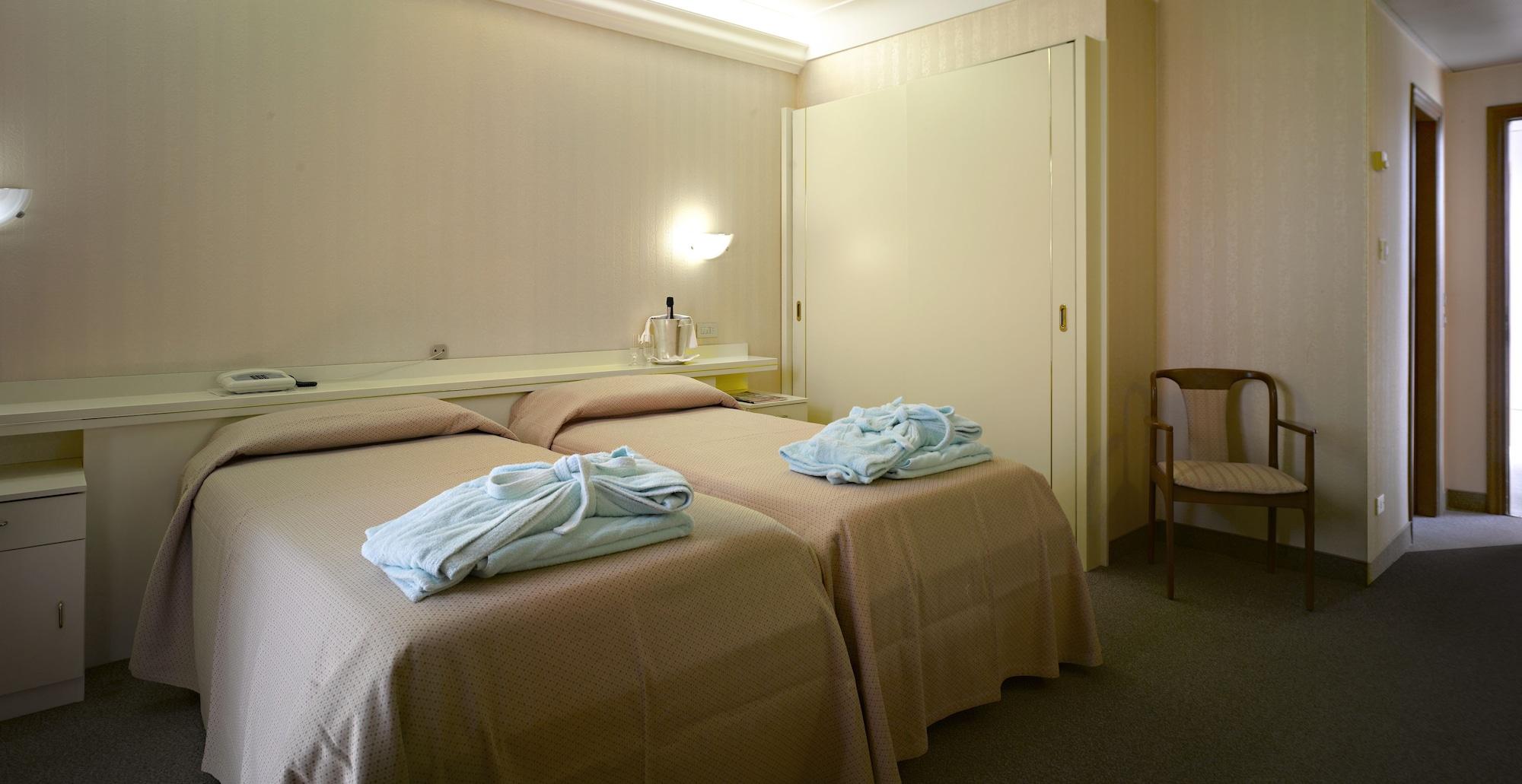 Hotel Commodore Terme モンテグロット・テルメ エクステリア 写真