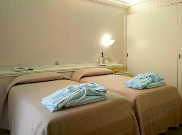 Hotel Commodore Terme モンテグロット・テルメ 部屋 写真