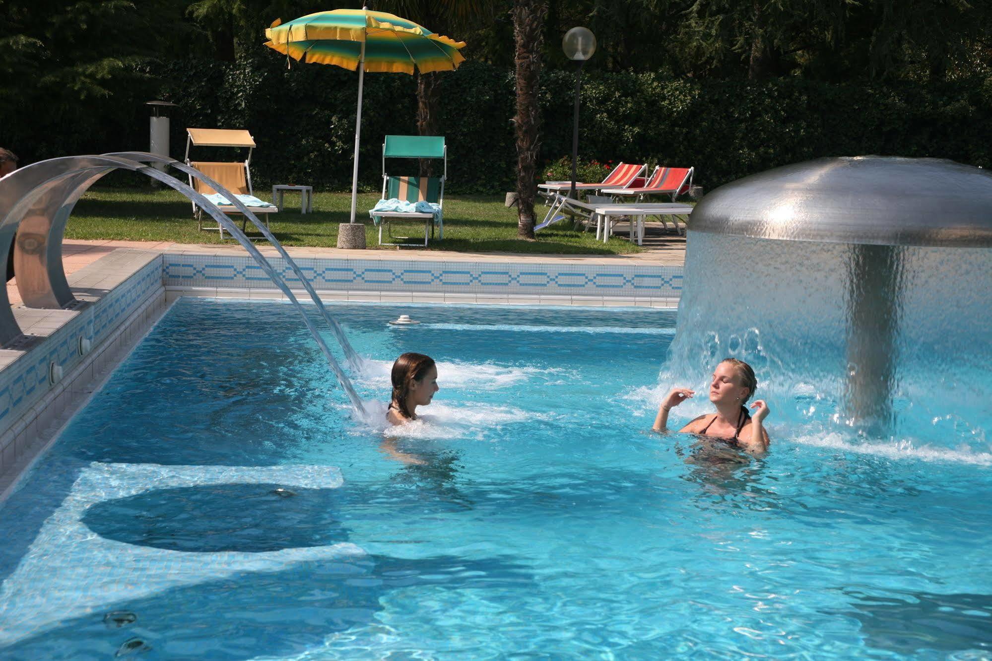 Hotel Commodore Terme モンテグロット・テルメ エクステリア 写真